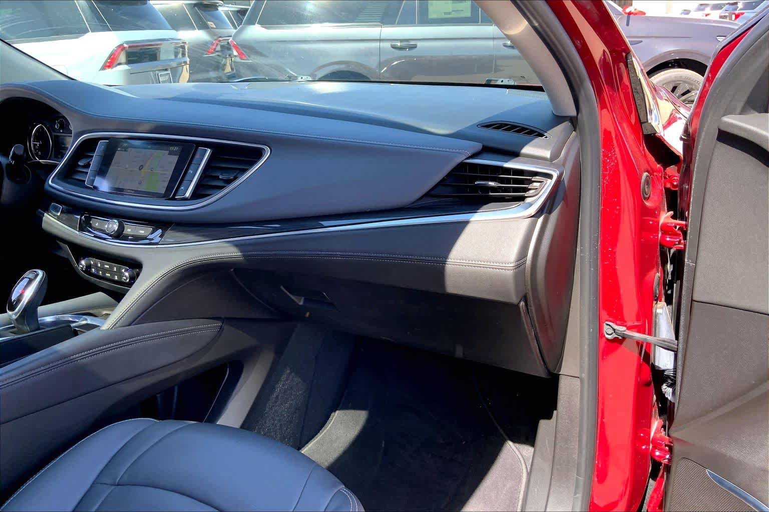 Used 2019 Buick Enclave Premium w/ Experience Buick Package FWD image 19