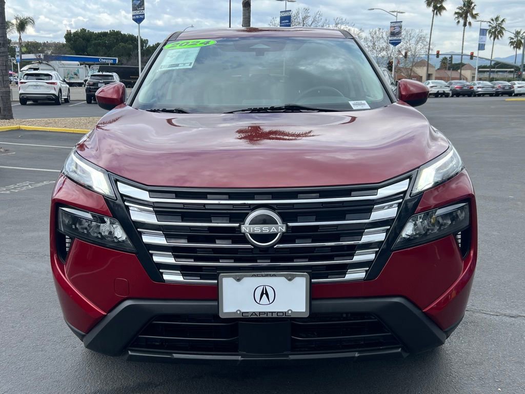 Used 2024 Nissan Rogue SV image 2