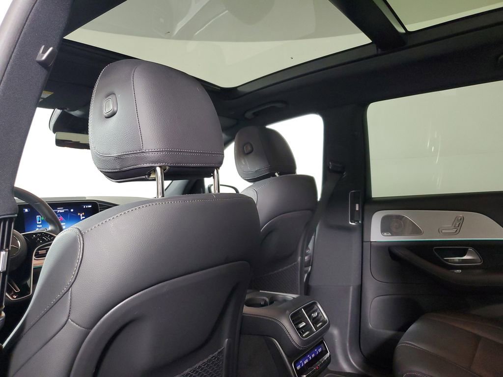 Used 2025 Mercedes-Benz GLS 450 4MATIC image 14