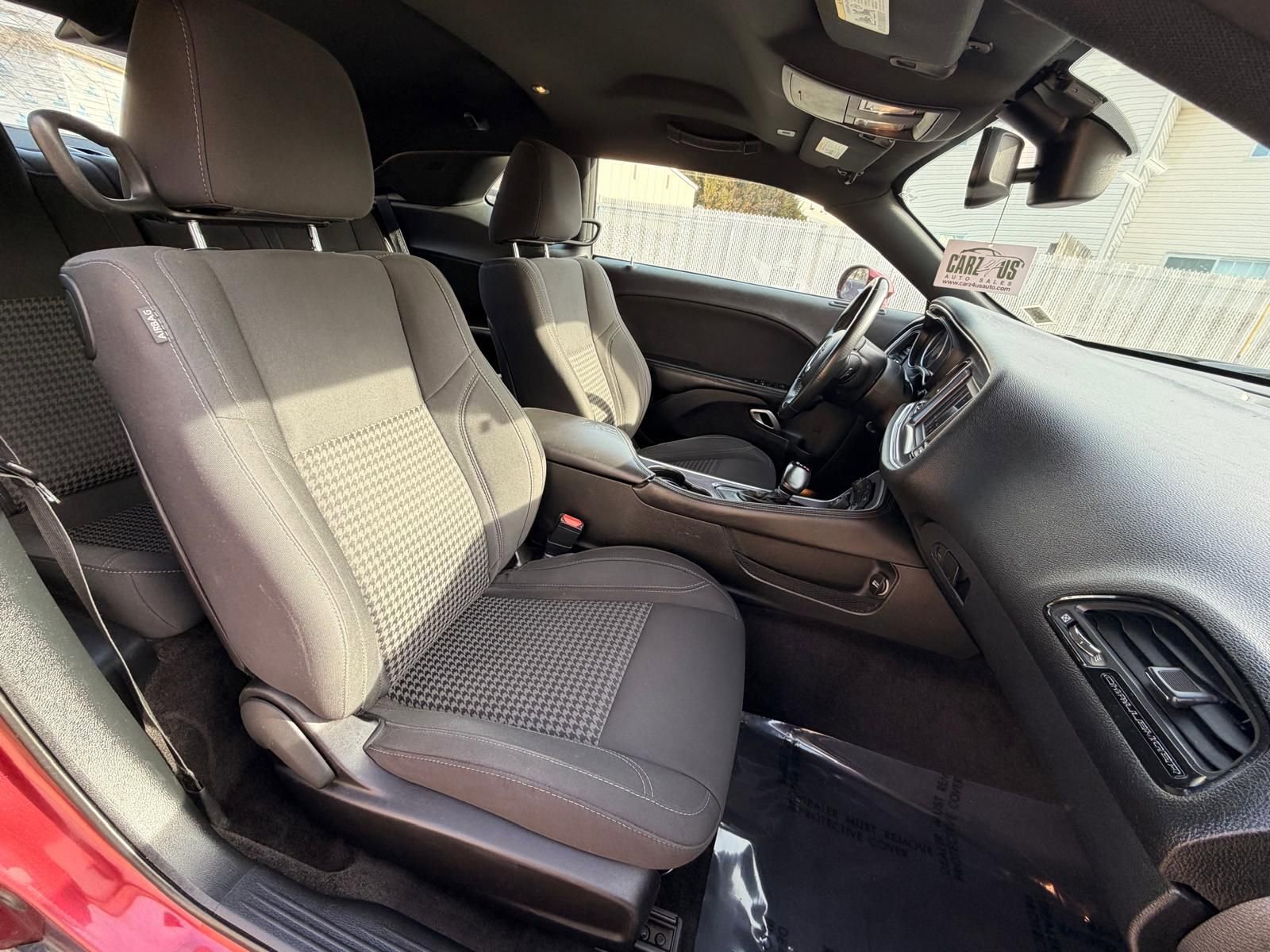 Used 2018 Dodge Challenger SXT RWD image 27