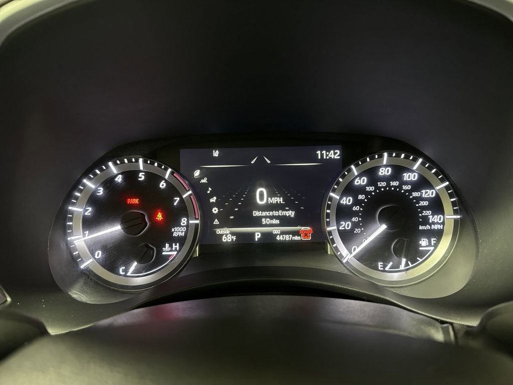 Used 2024 Toyota Highlander XLE image 11