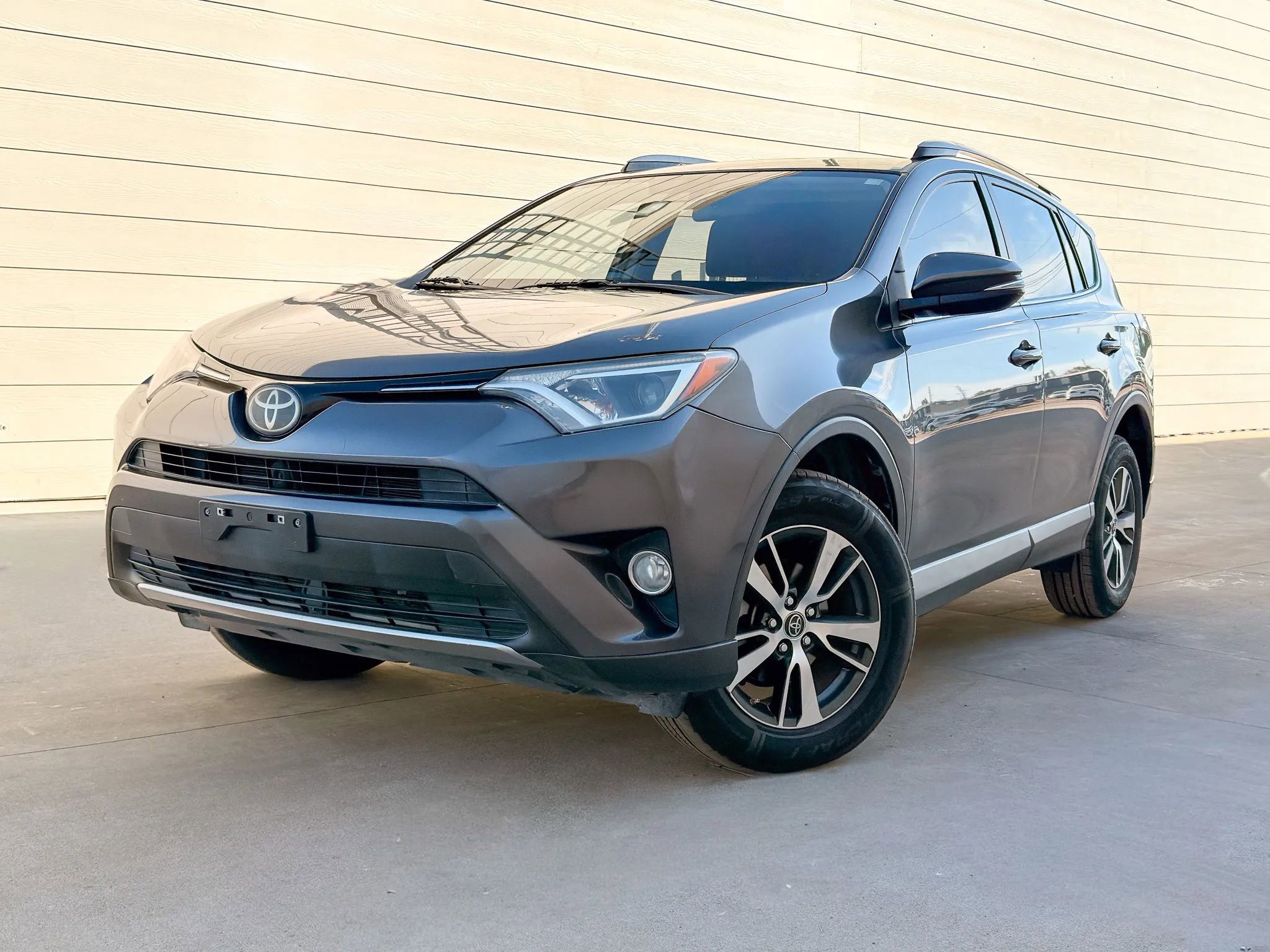 Used 2018 Toyota RAV4 XLE image 3