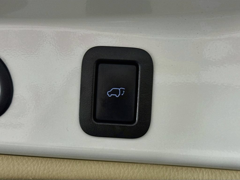 Used 2016 Toyota Highlander Limited AWD/4WD image 32