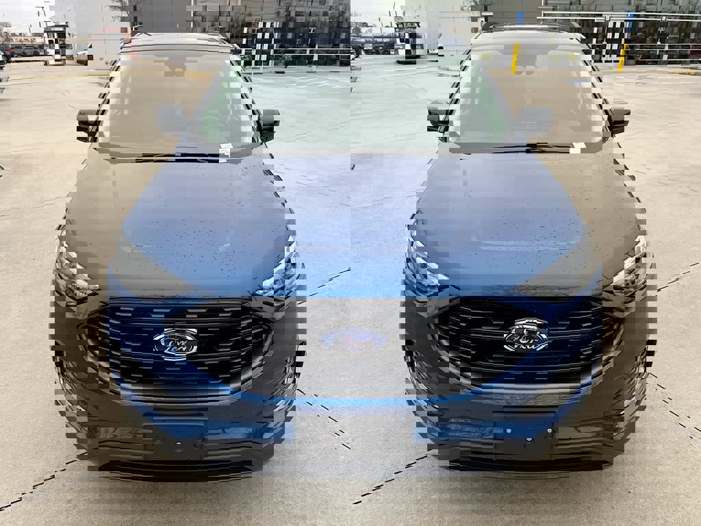 Used 2022 Ford Edge SEL w/ Sport Appearance Package image 4