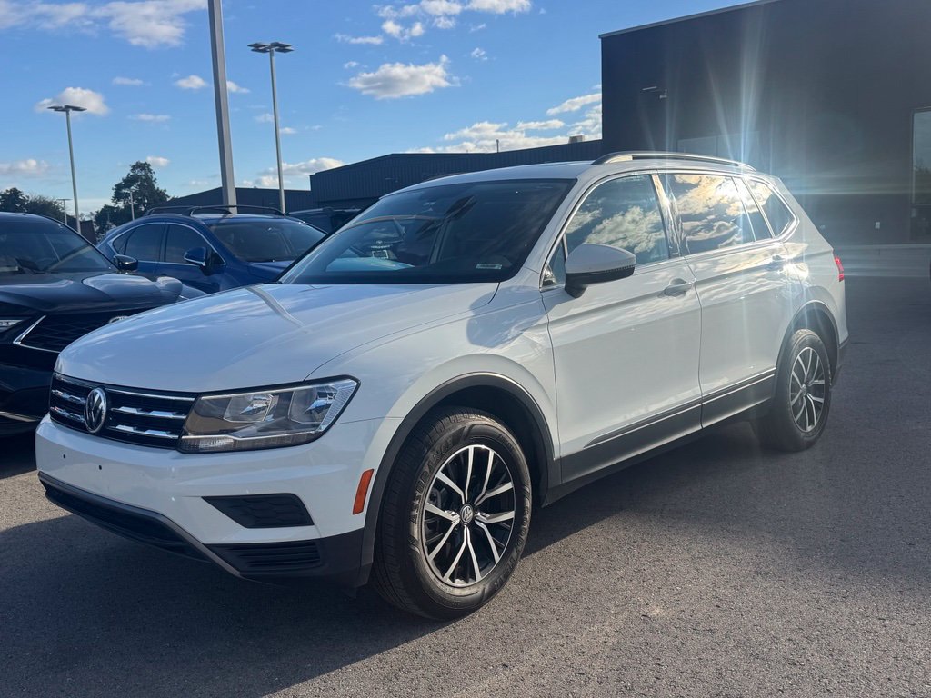 Used 2021 Volkswagen Tiguan SE w/ Panoramic Sunroof Package FWD image 2