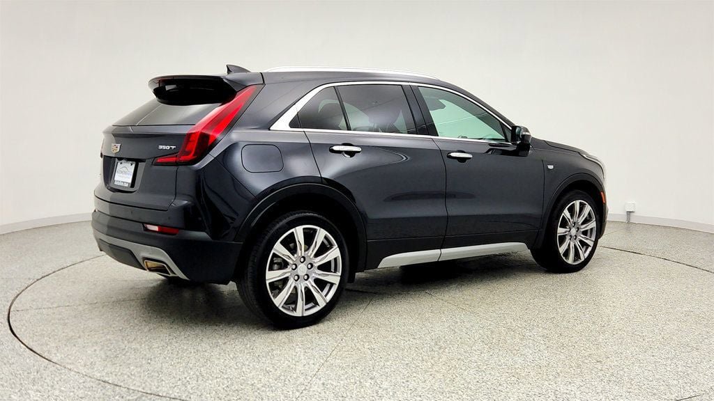 Used 2023 Cadillac XT4 Premium Luxury w/ Cold Weather Package AWD/4WD image 5