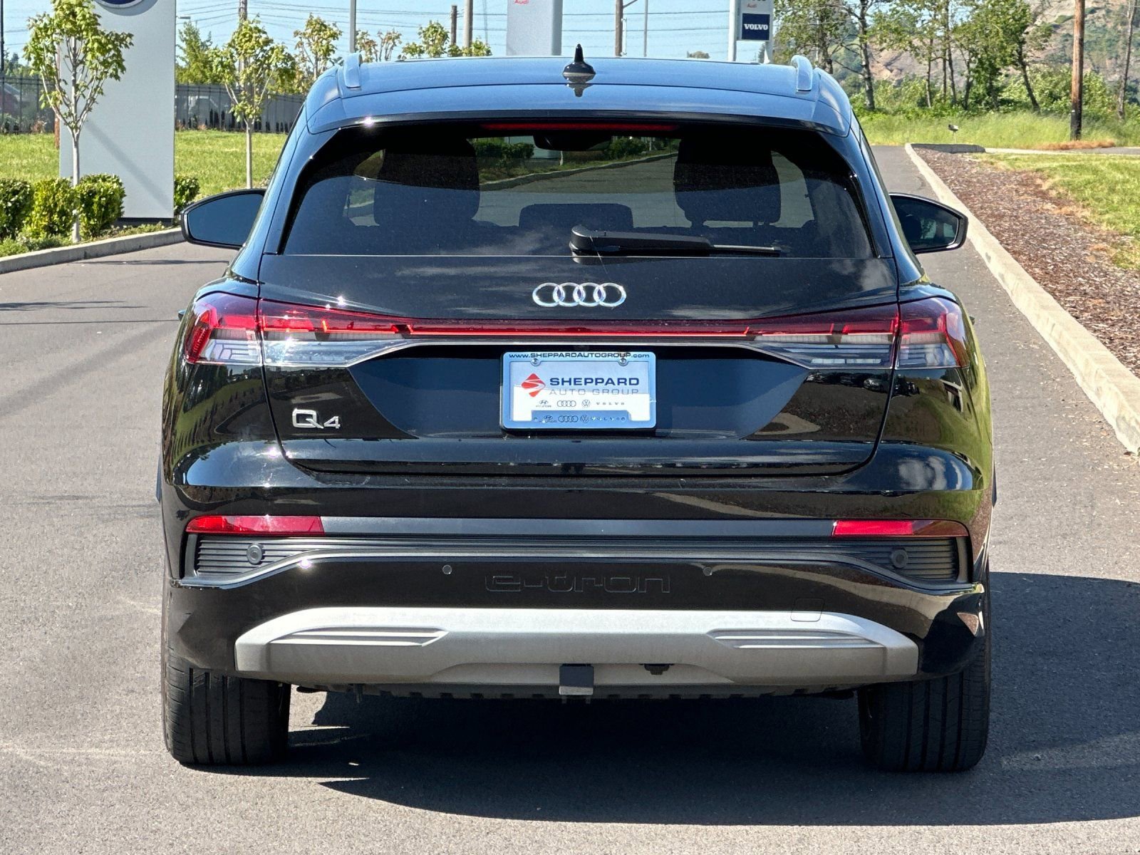 Used 2023 Audi Q4 e-tron Premium Plus w/ Premium Plus RWD image 4