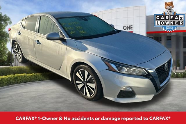 Used 2021 Nissan Altima 2.5 SV image 2