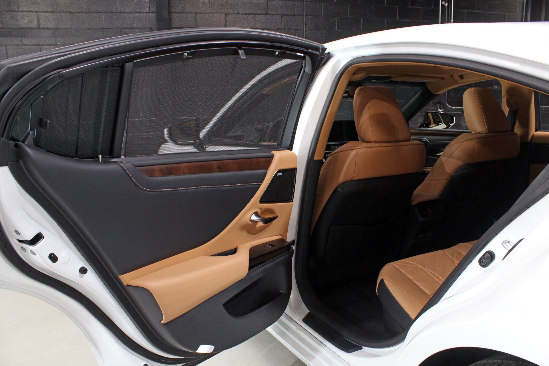 Used 2022 Lexus ES 300h Ultra Luxury w/ Accessory Package 2 FWD image 37