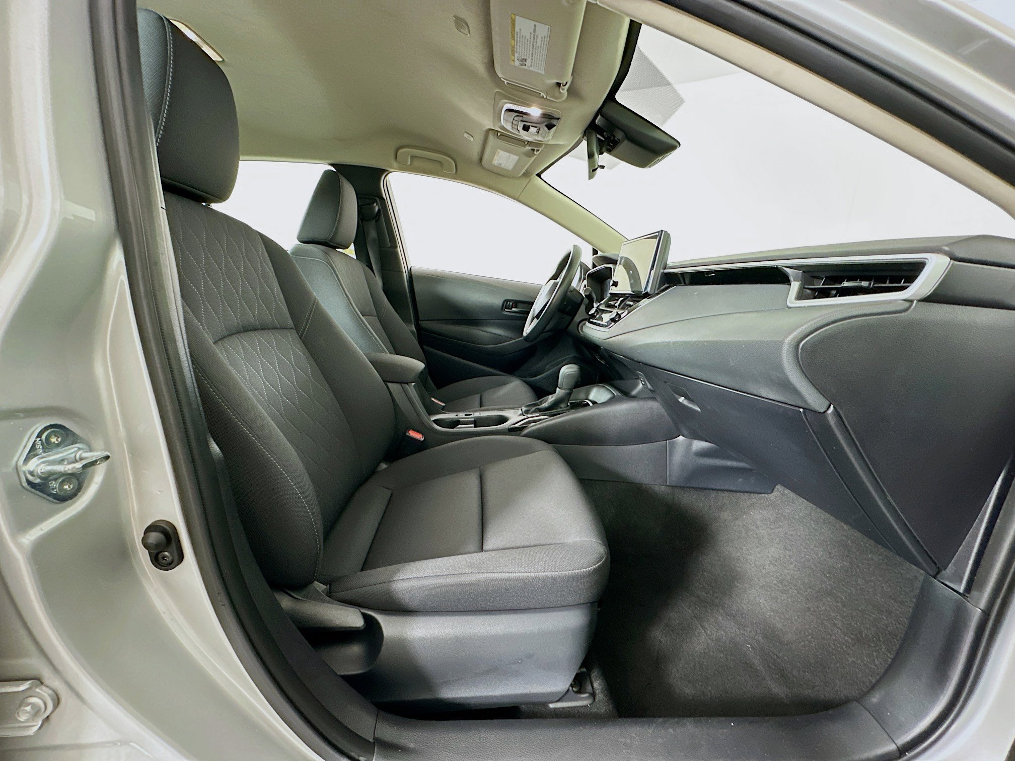 Used 2025 Toyota Corolla LE image 29