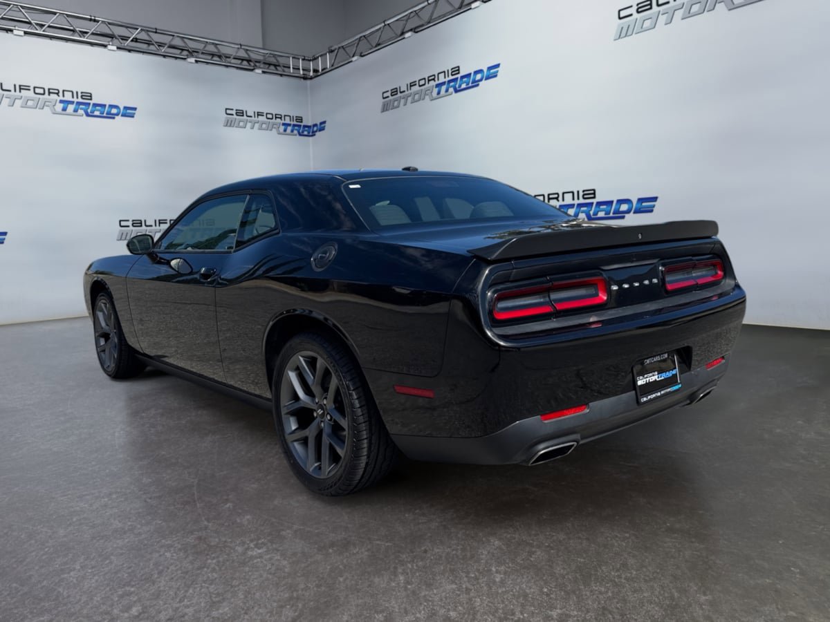 Used 2019 Dodge Challenger SXT w/ Blacktop Package RWD image 7