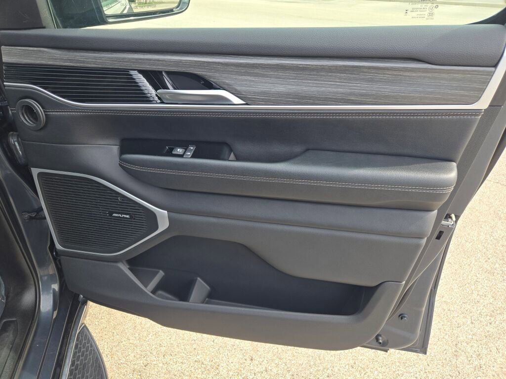 Used 2024 Jeep Wagoneer Series III image 5