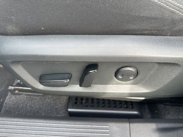 Used 2022 Nissan Rogue SV image 11