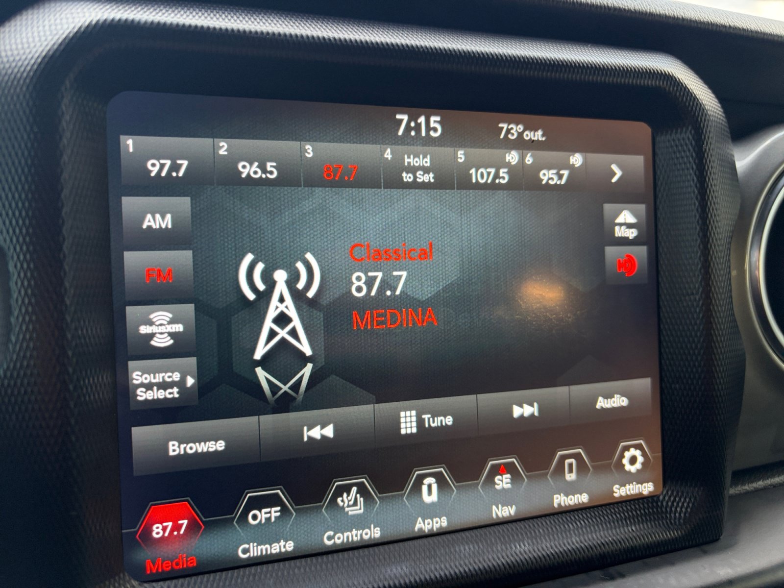 Used 2020 Jeep Wrangler Unlimited Sahara AWD/4WD image 23