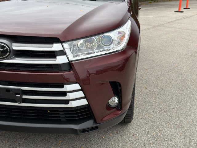 Used 2019 Toyota Highlander XLE AWD/4WD image 9