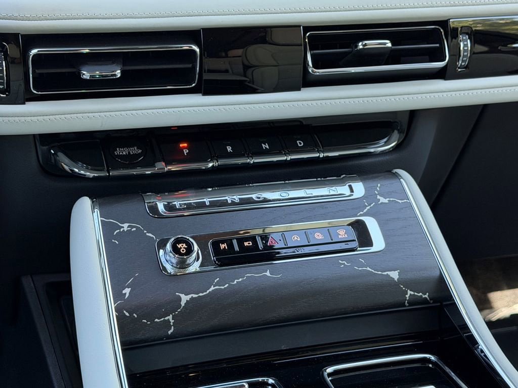 New 2026 Lincoln Aviator Black Label w/ Black Label Special Edition AWD/4WD image 11