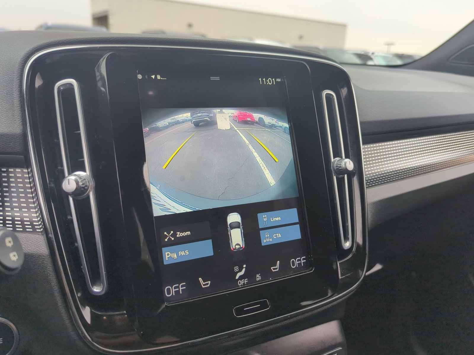 Used 2021 Volvo XC40 T5 R-Design w/ Climate Package image 27