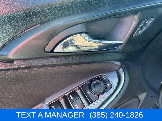 Used 2018 Chevrolet Malibu LT image 17