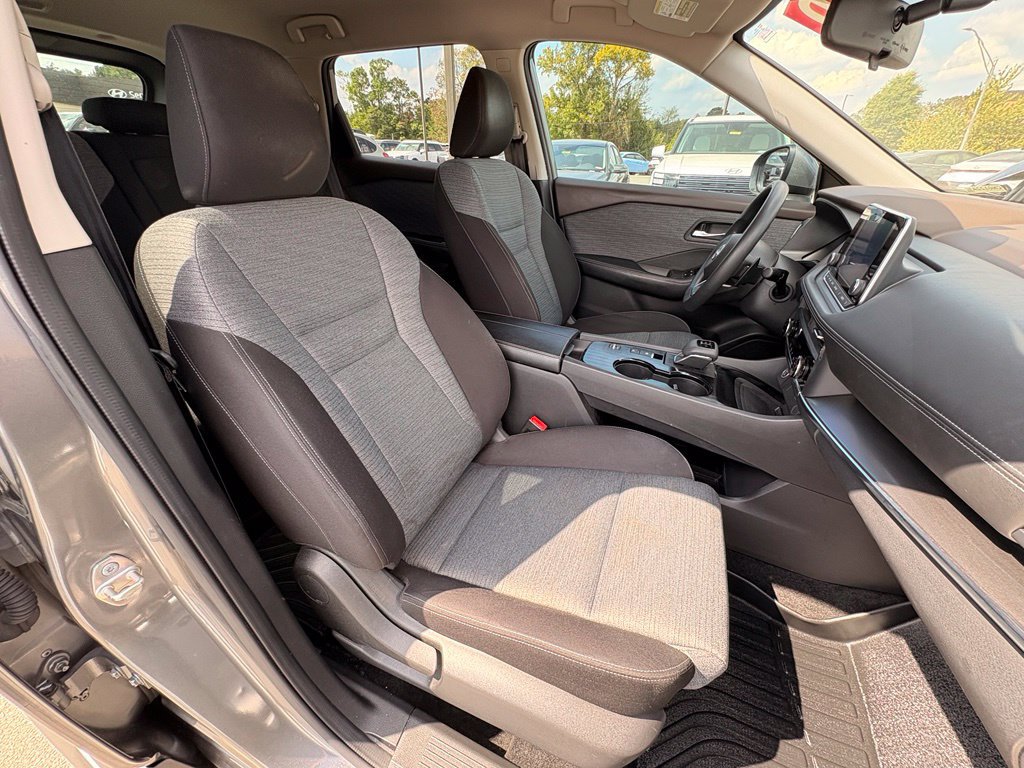 Used 2023 Nissan Rogue SV FWD image 31