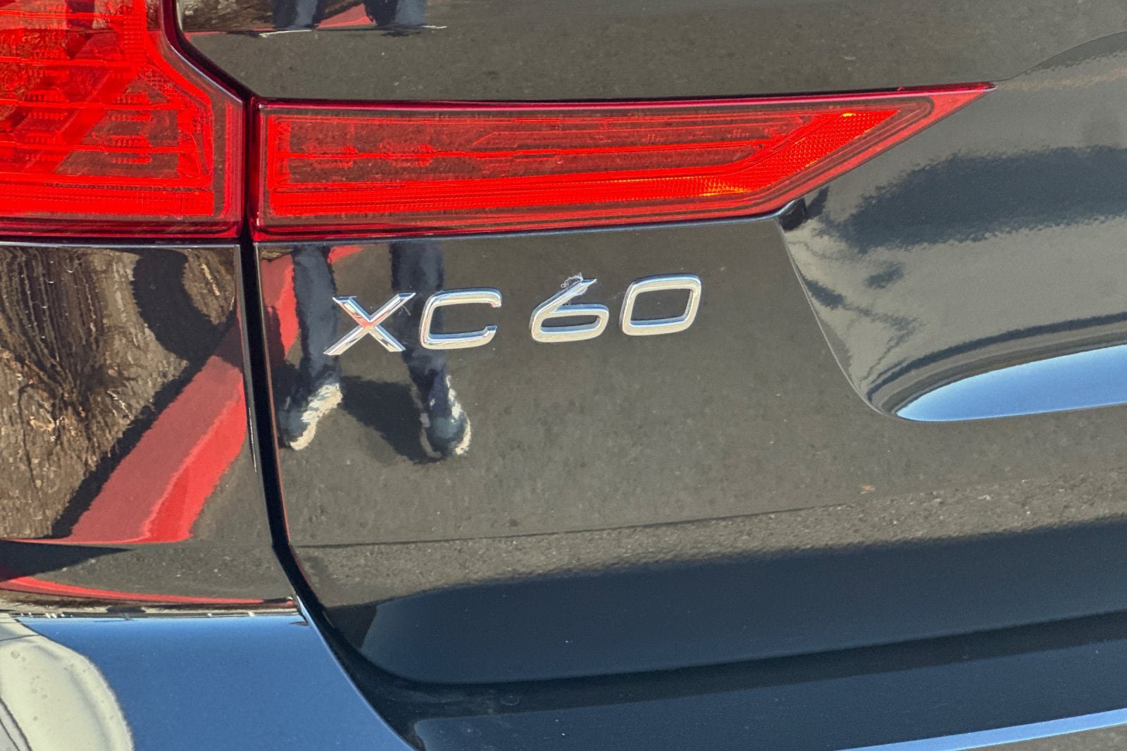 Certified 2024 Volvo XC60 B5 Plus AWD/4WD image 13