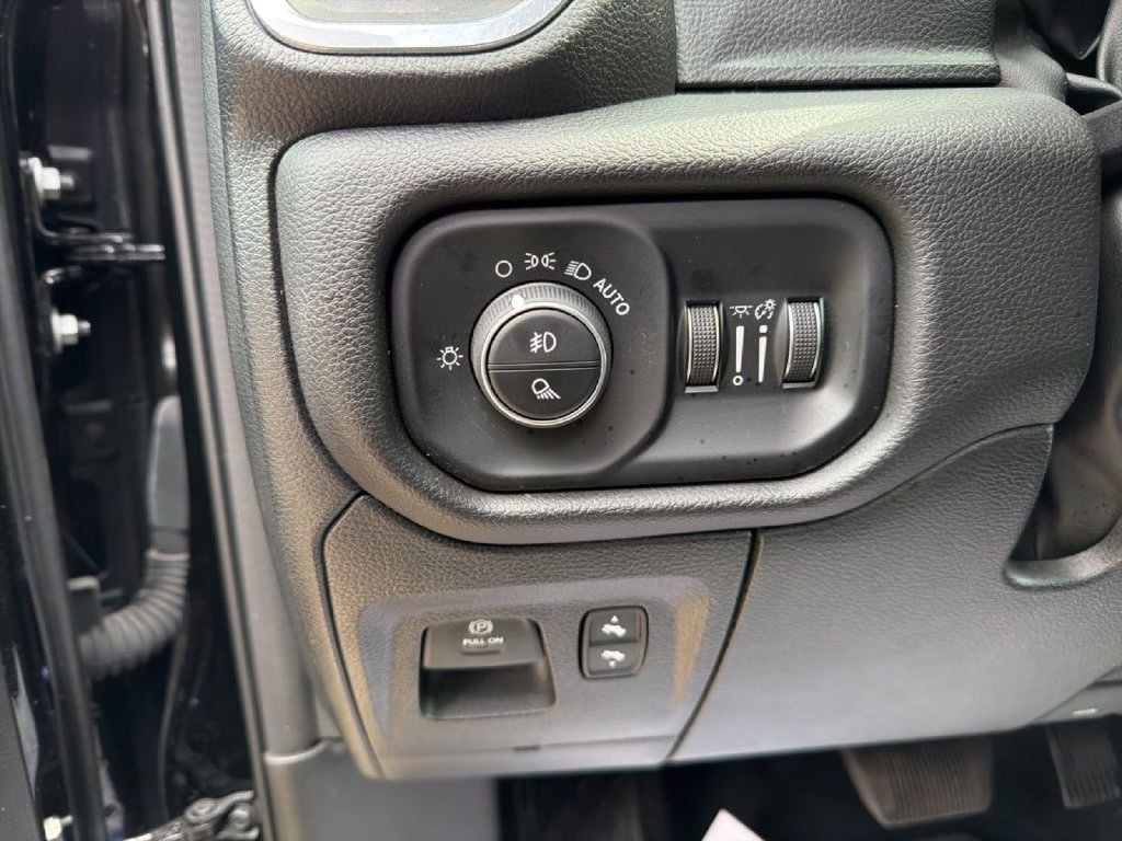 Used 2025 RAM 1500 Laramie AWD/4WD image 18