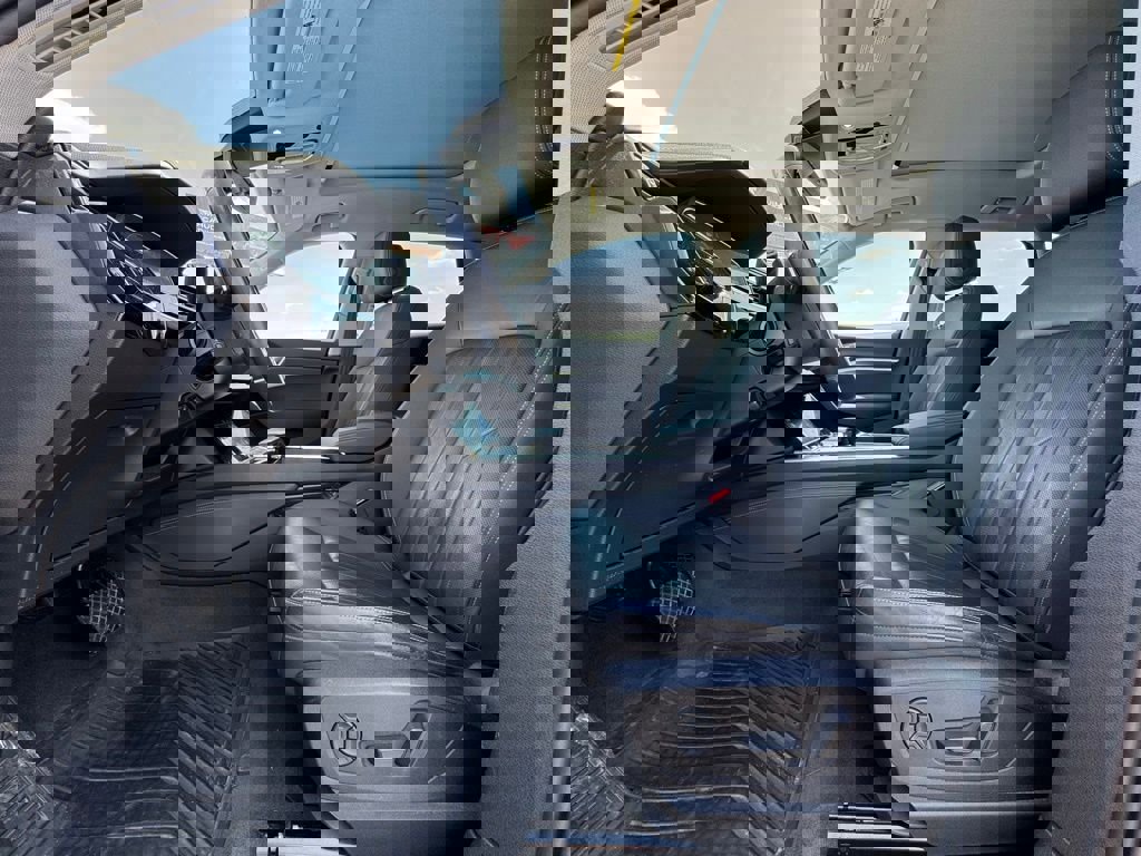 Used 2019 Audi e-tron Premium Plus image 24