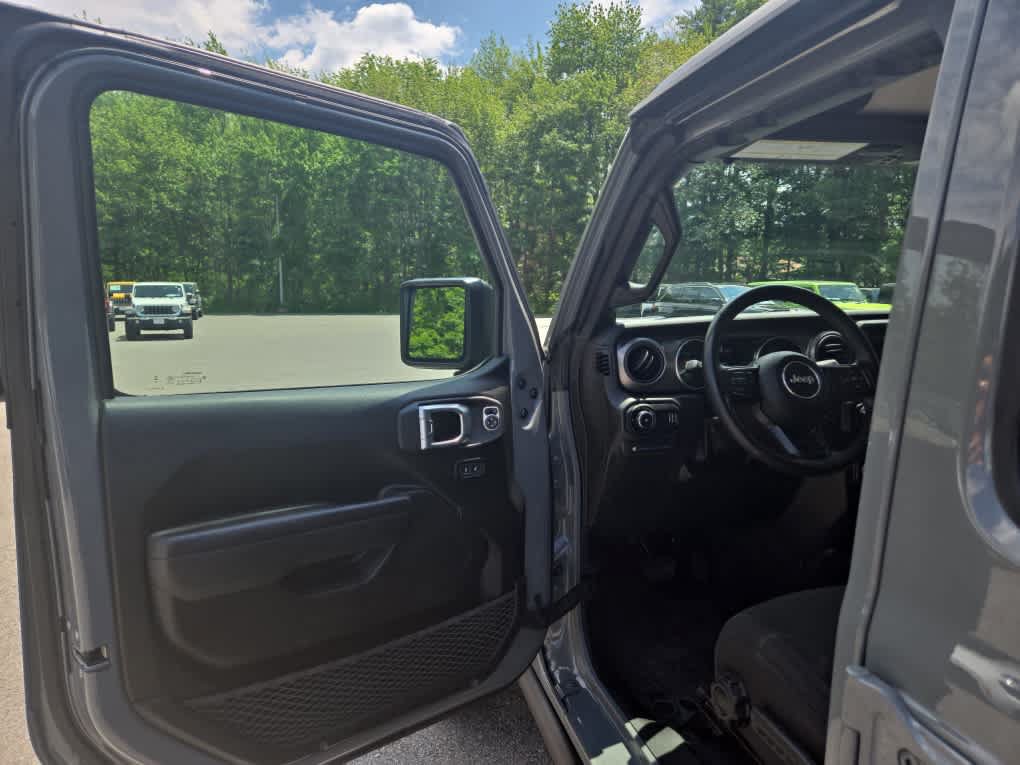 Used 2023 Jeep Wrangler Unlimited w/ Cold Weather Group AWD/4WD image 17