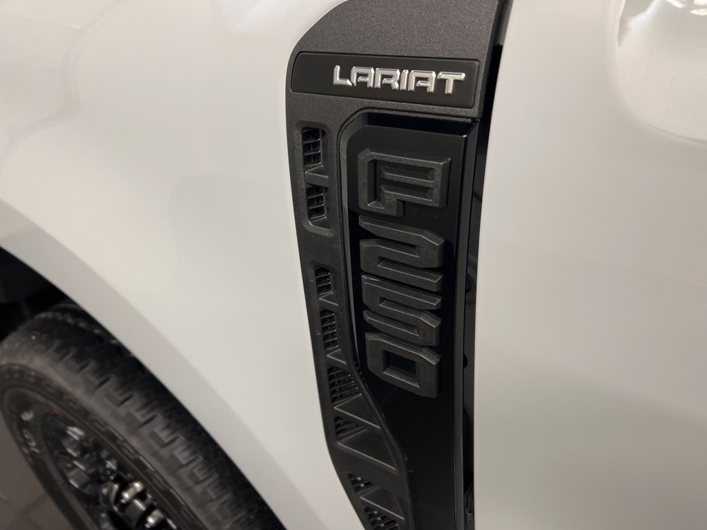 New 2026 Ford F250 Lariat w/ Black Appearance Package image 43