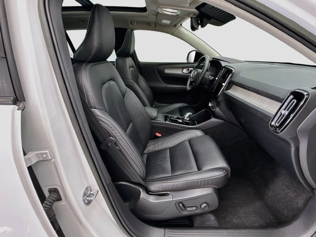 Used 2023 Volvo XC40 B5 Plus w/ Driver Assist Package AWD/4WD image 19