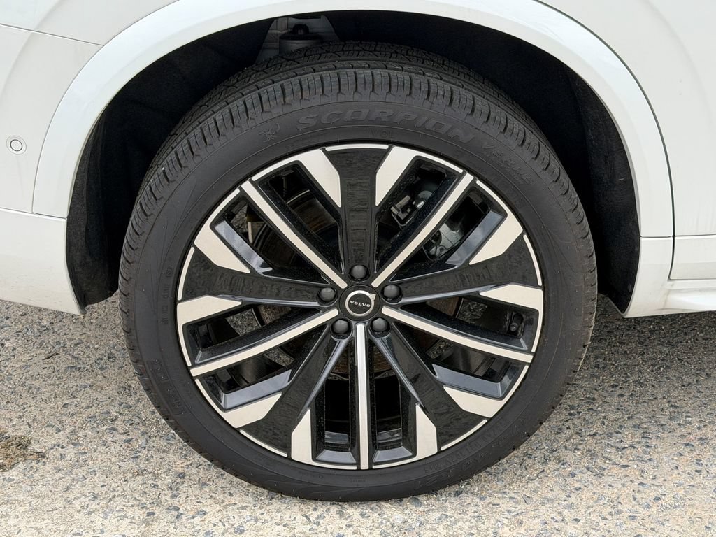New 2026 Volvo XC90 B6 Plus w/ Protection Package Premier AWD/4WD image 6