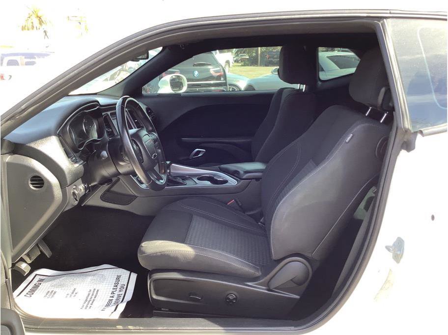 Used 2019 Dodge Challenger SXT RWD image 9