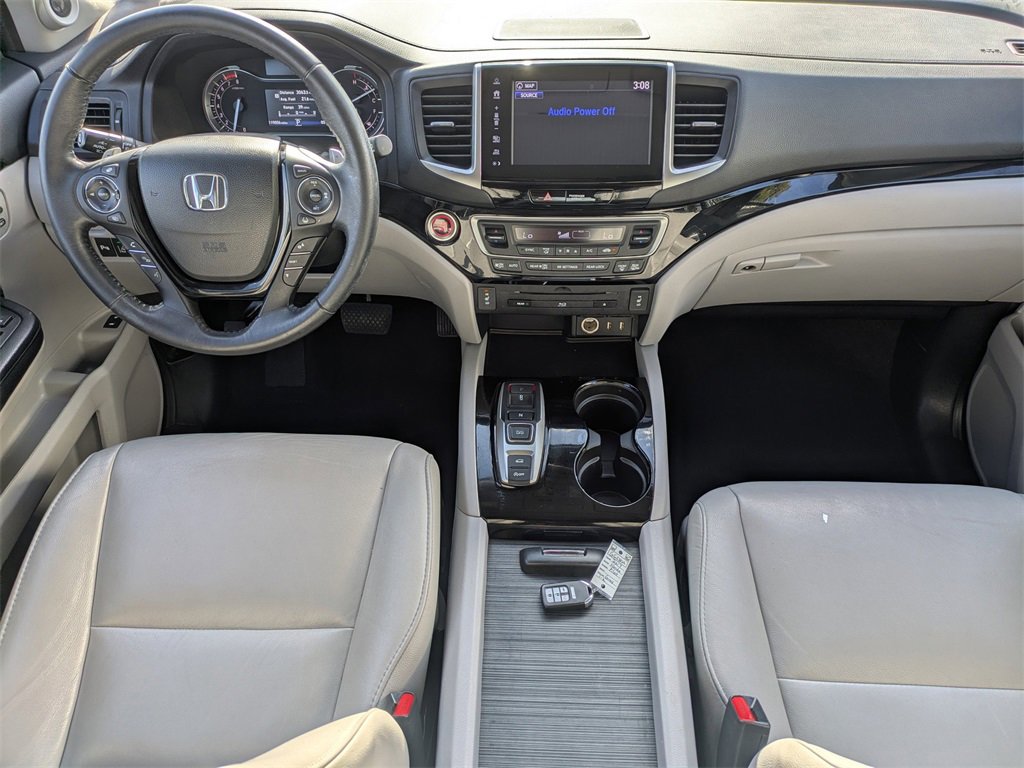 Used 2017 Honda Pilot Touring image 2