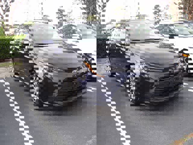 Used 2023 Toyota Corolla LE image 3