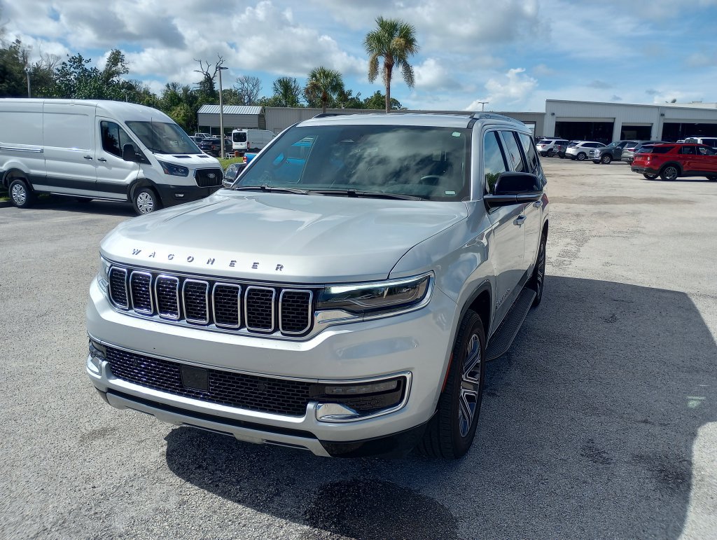 Used 2024 Jeep Wagoneer L Series II AWD/4WD image 2
