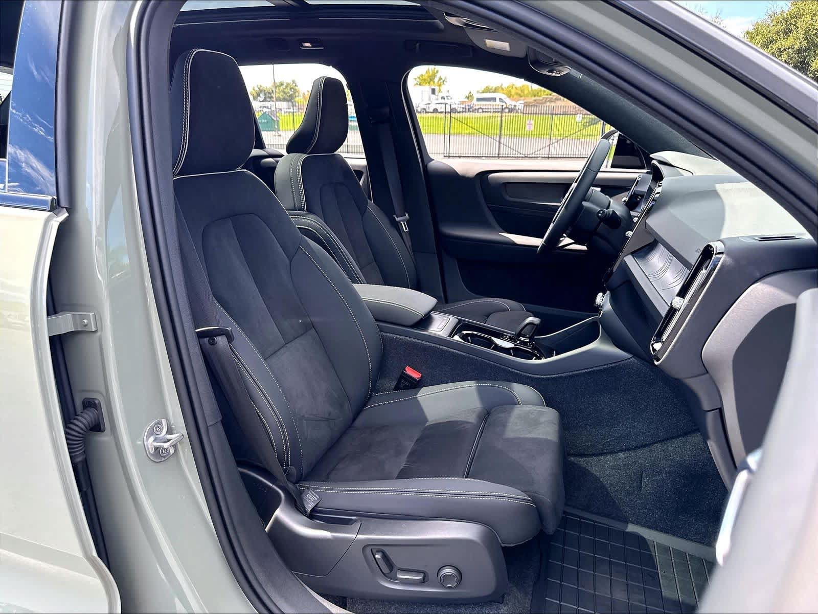 Used 2023 Volvo XC40 Recharge Plus w/ Protection Package Premier AWD/4WD image 10