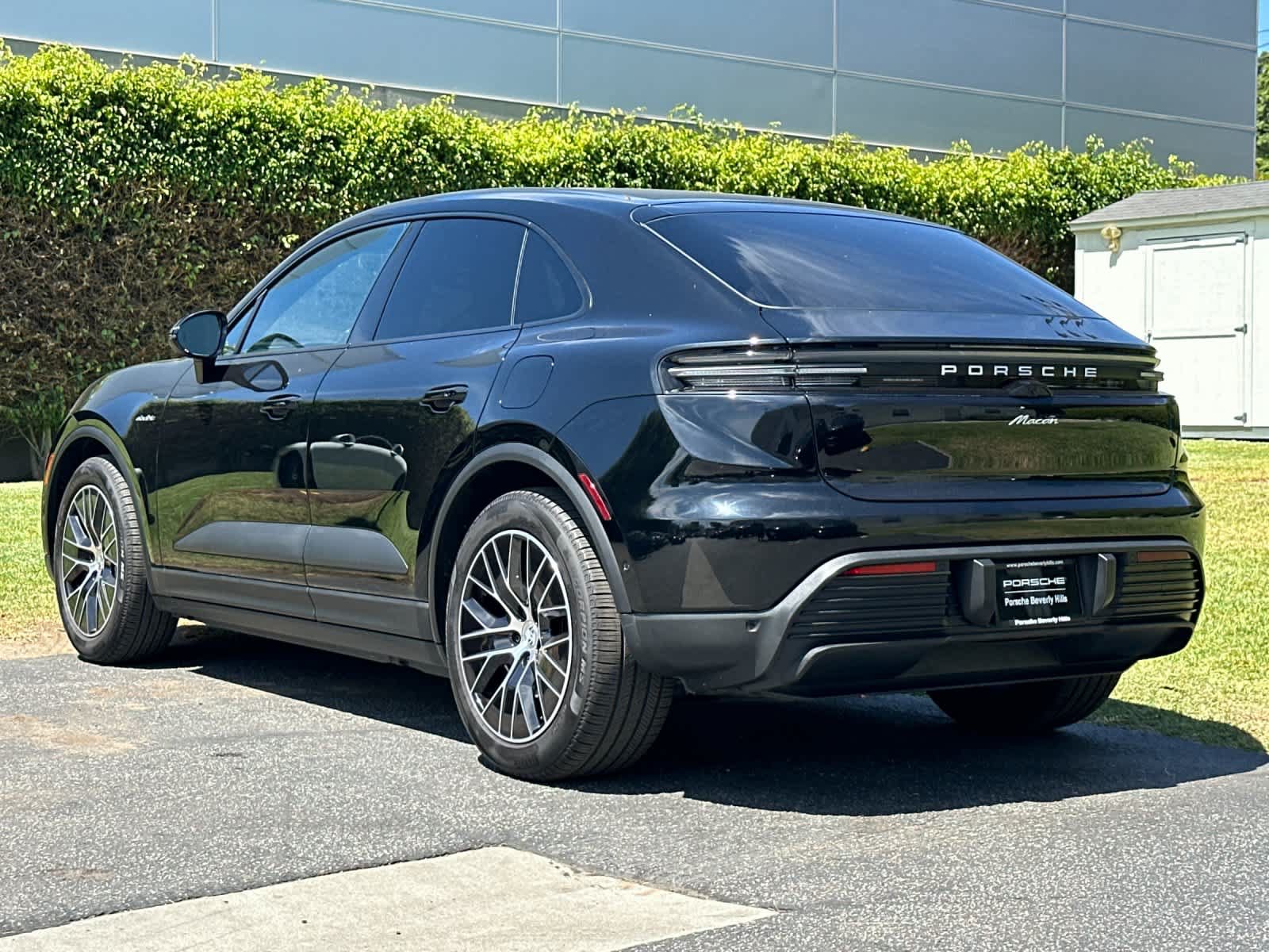 Certified 2025 Porsche Macan Electric RWD image 3