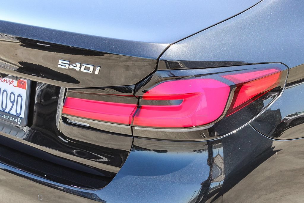 Used 2021 BMW 540i w/ Premium Package RWD image 10