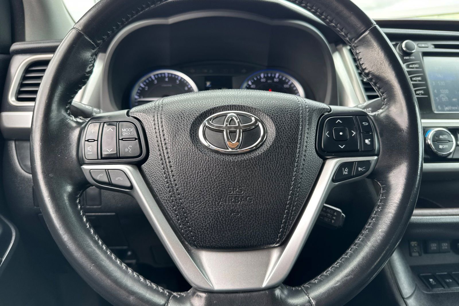 Used 2017 Toyota Highlander XLE image 25