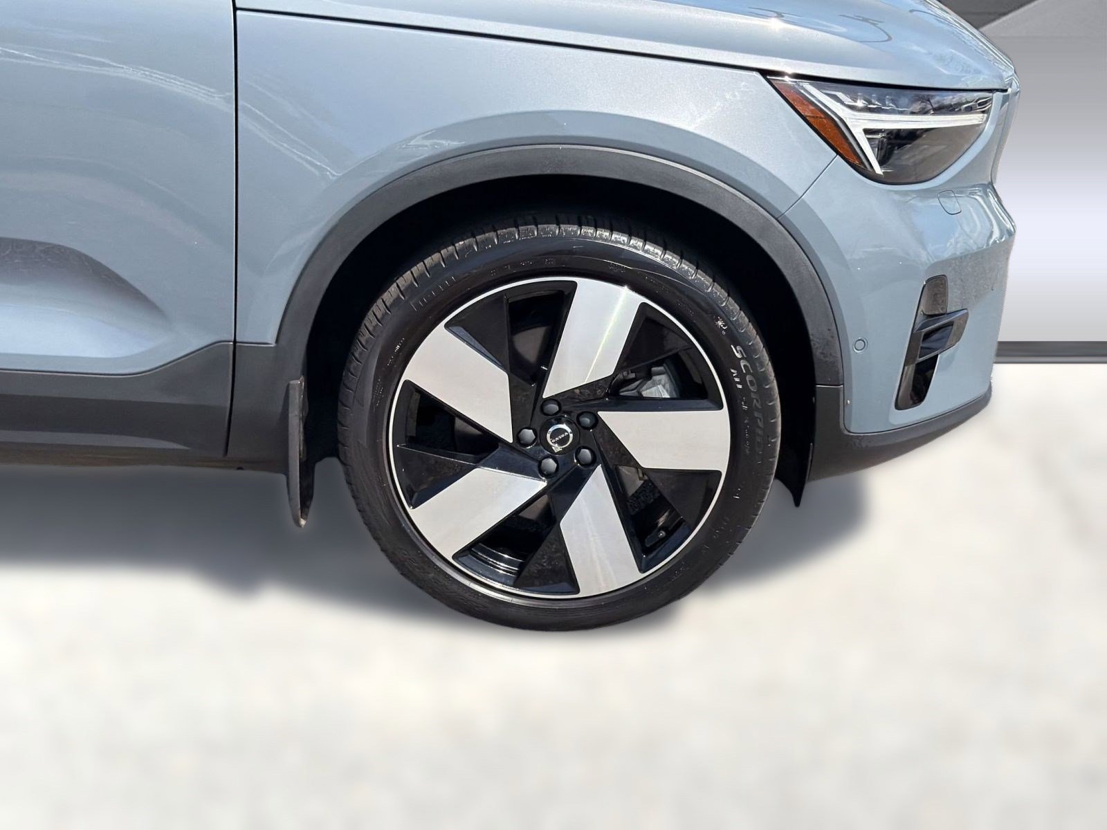 Certified 2023 Volvo C40 P8 Recharge Ultimate image 11