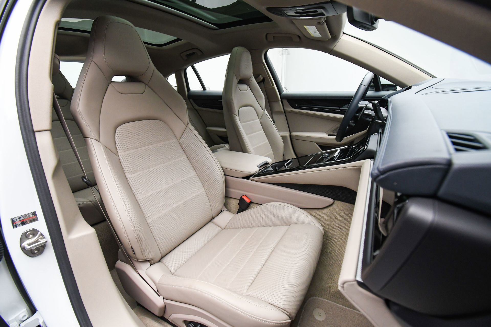 Used 2025 Porsche Panamera 4 image 17