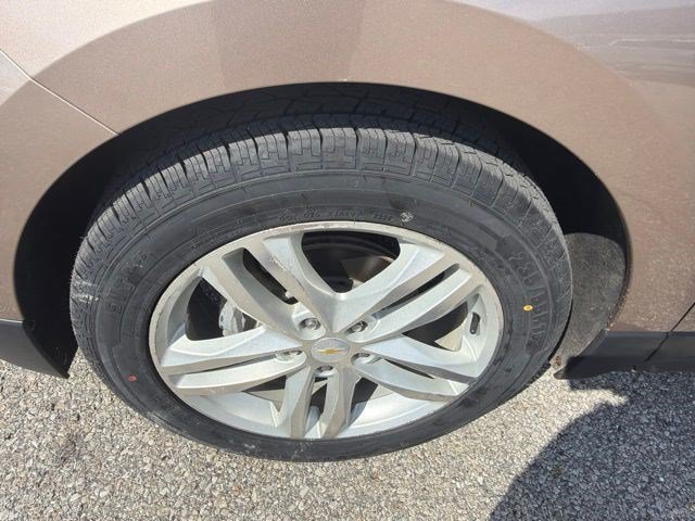 Used 2018 Chevrolet Equinox Premier FWD image 10