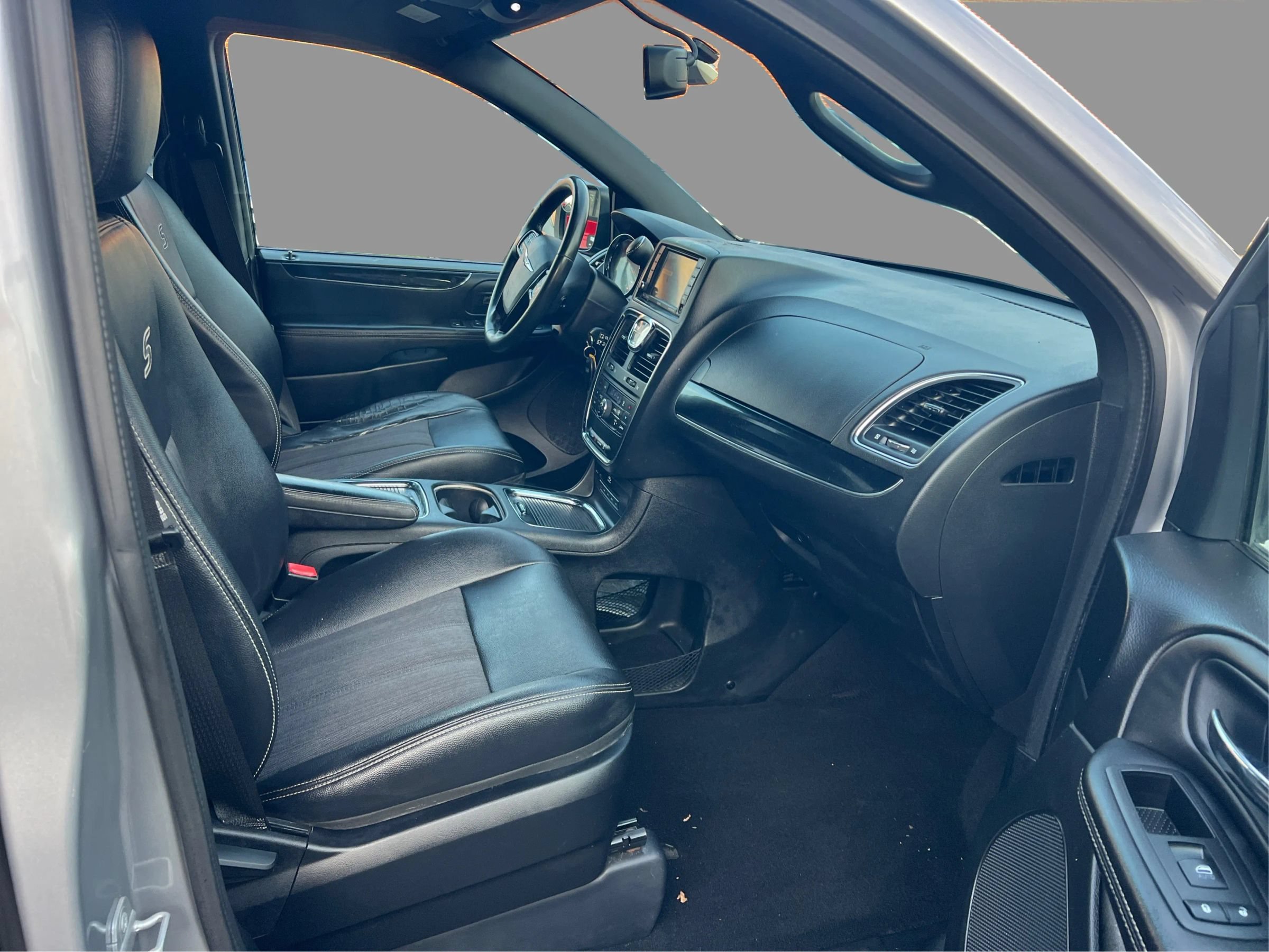 Used 2014 Chrysler Town & Country S FWD image 24