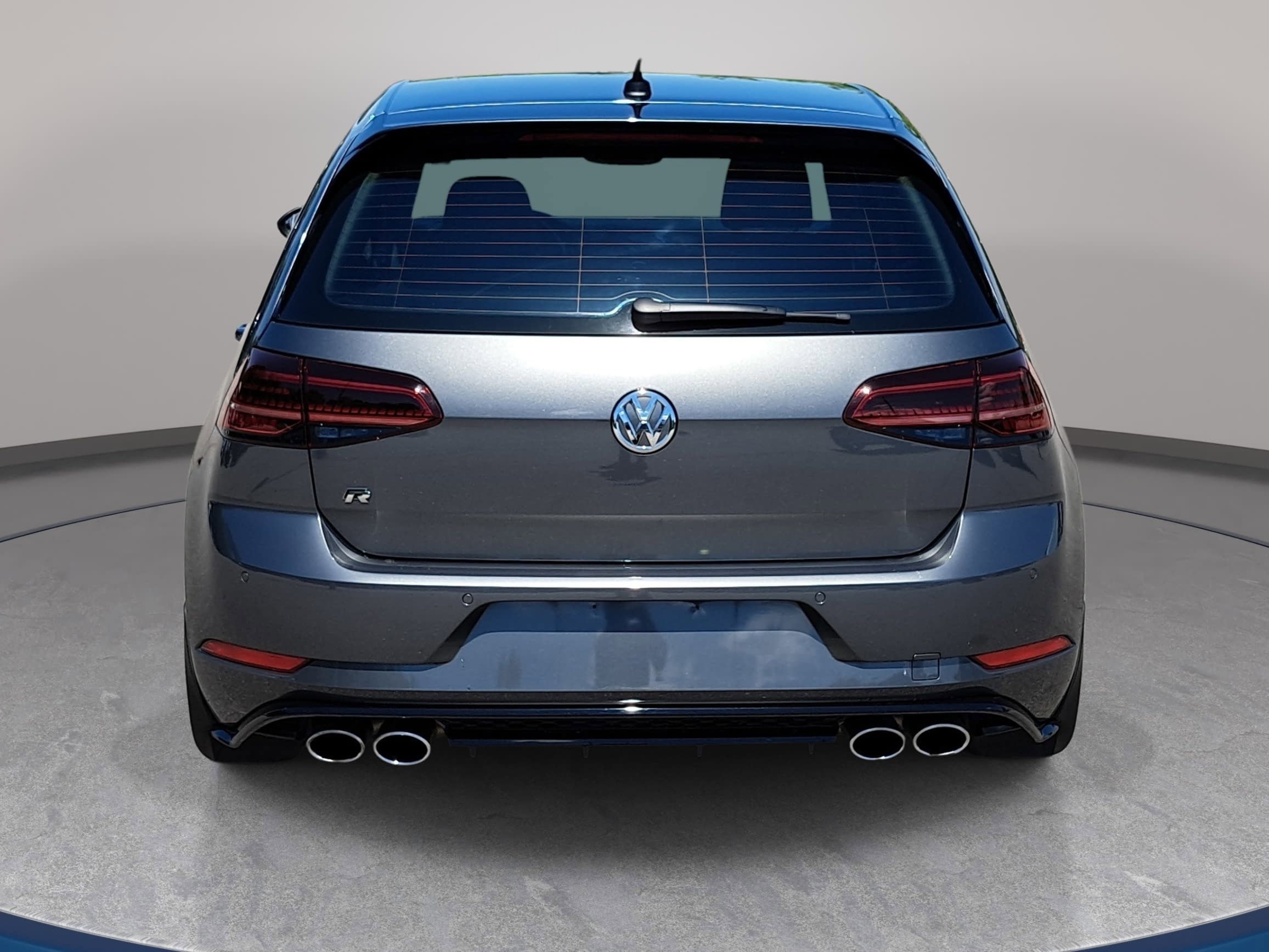 Used 2018 Volkswagen Golf R 4-Door image 6