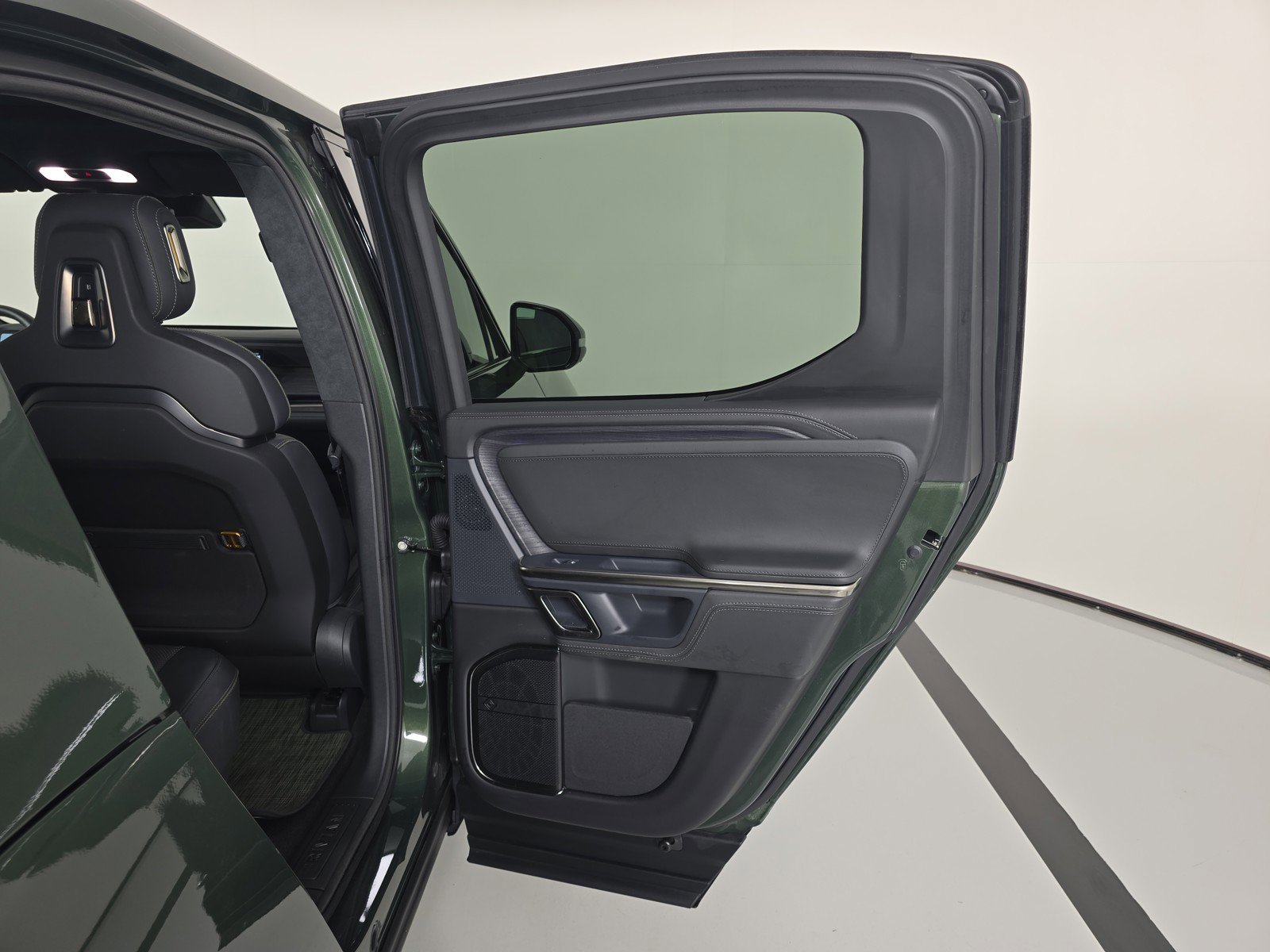 Used 2023 Rivian R1T Adventure AWD/4WD image 19