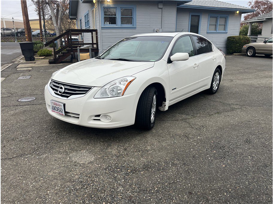 Used 2010 Nissan Altima Hybrid Sedan image 3