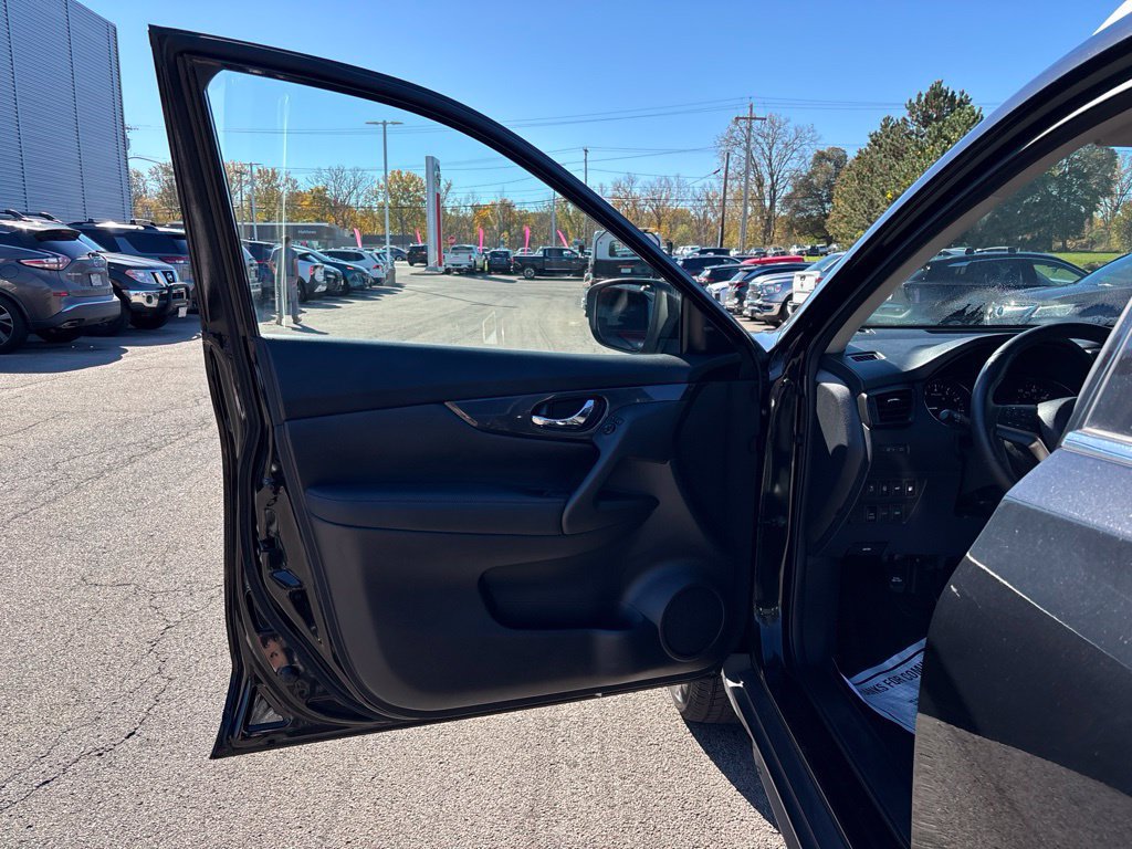 Used 2019 Nissan Rogue SV AWD/4WD image 17