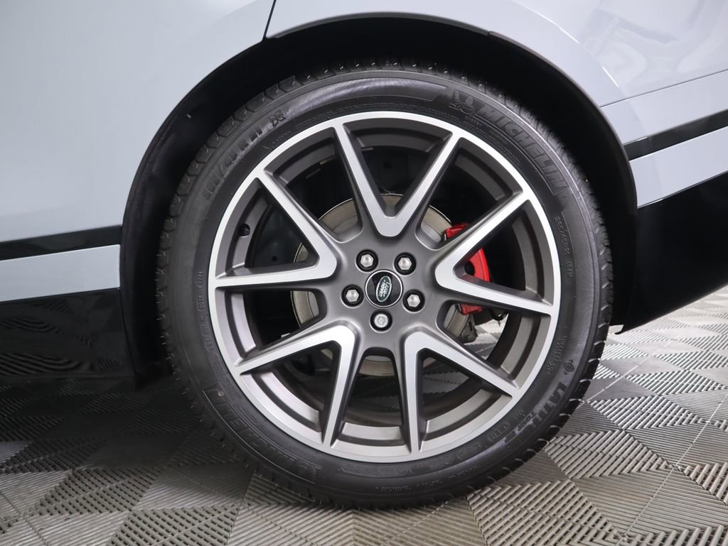 Used 2025 Land Rover Range Rover Velar Dynamic SE image 32