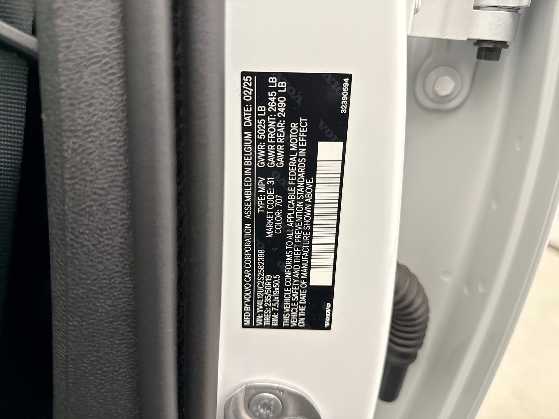 Used 2025 Volvo XC40 B5 Plus AWD/4WD image 11