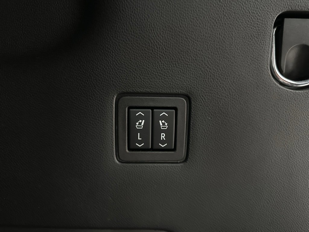 Used 2022 Chevrolet Traverse High Country image 47