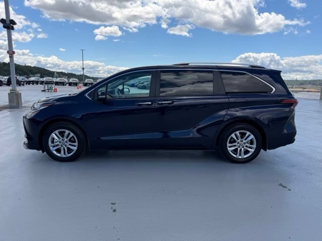 Certified 2024 Toyota Sienna Limited FWD image 10